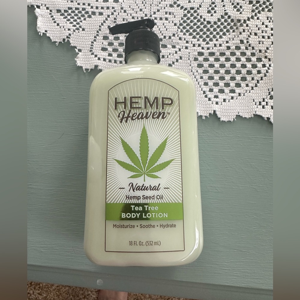 Hempz Green and White Moisturizer with Hemp Seed Oil